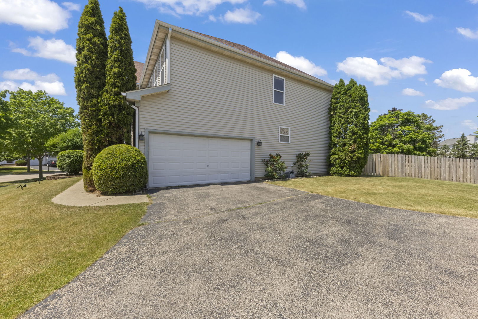 621 Lake Cornish Way, Algonquin, IL 60102