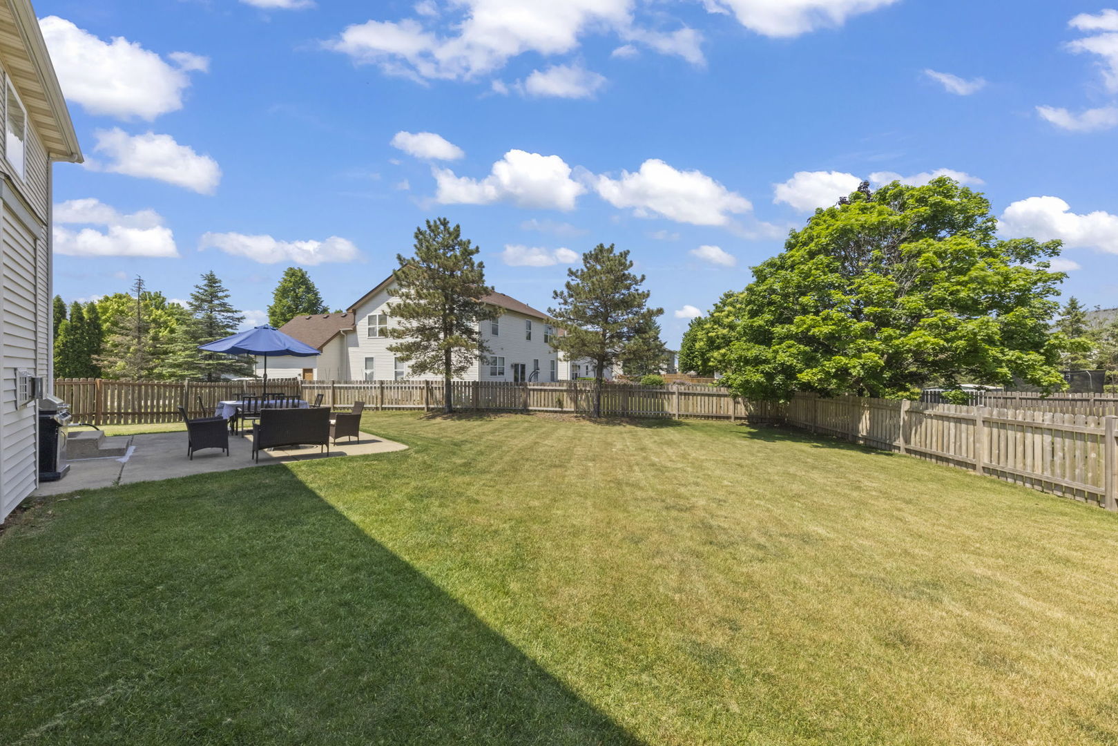 621 Lake Cornish Way, Algonquin, IL 60102