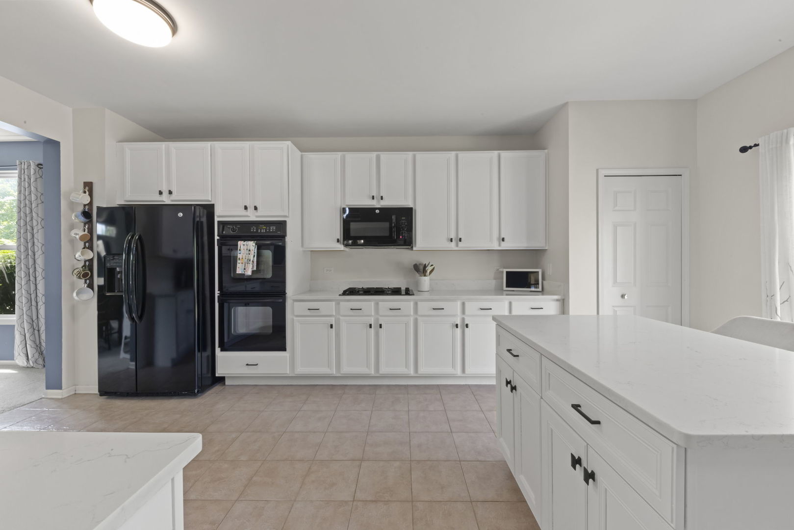 621 Lake Cornish Way, Algonquin, IL 60102