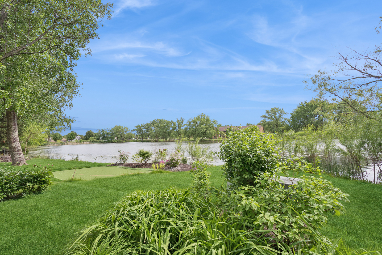 19 Wintergreen Court, Woodridge, IL 60517