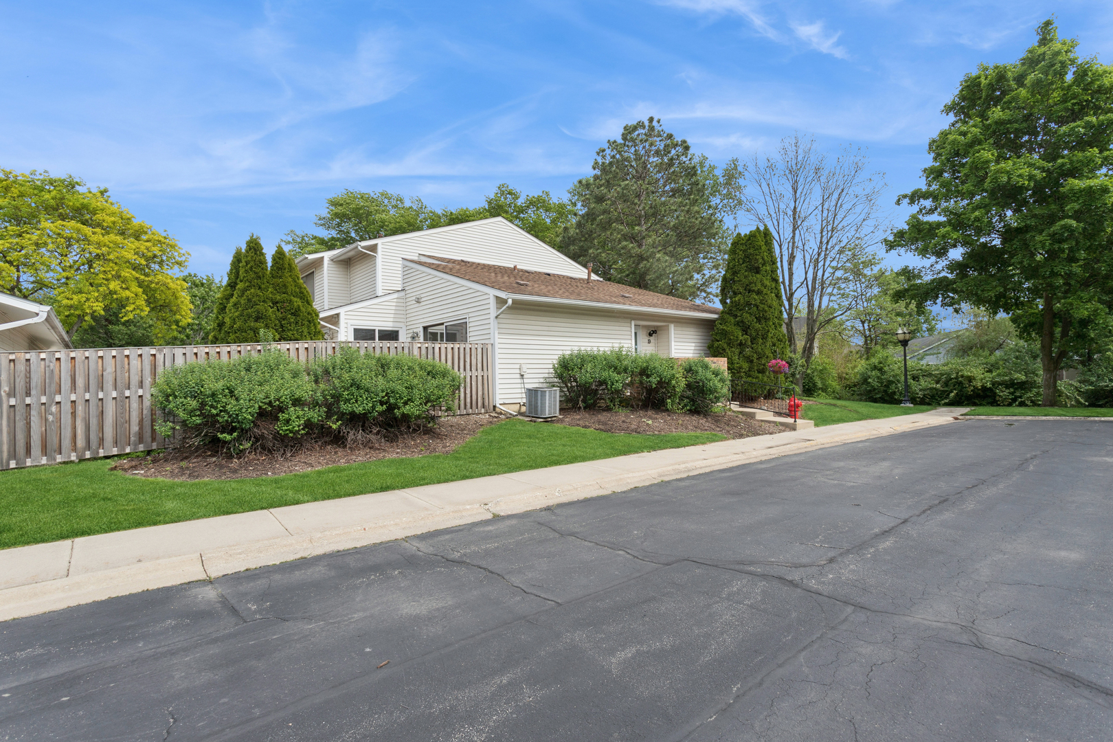 19 Wintergreen Court, Woodridge, IL 60517