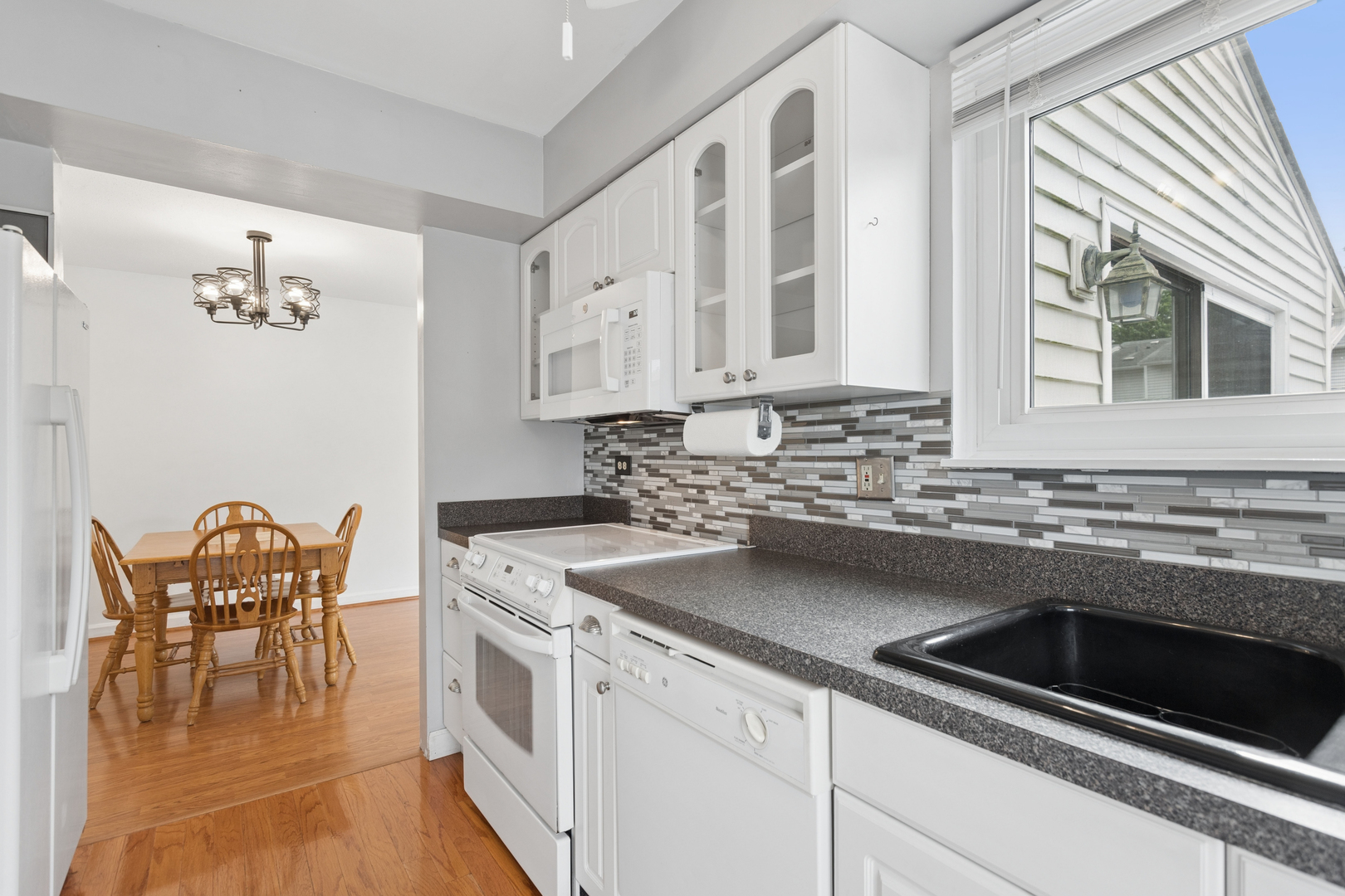 19 Wintergreen Court, Woodridge, IL 60517