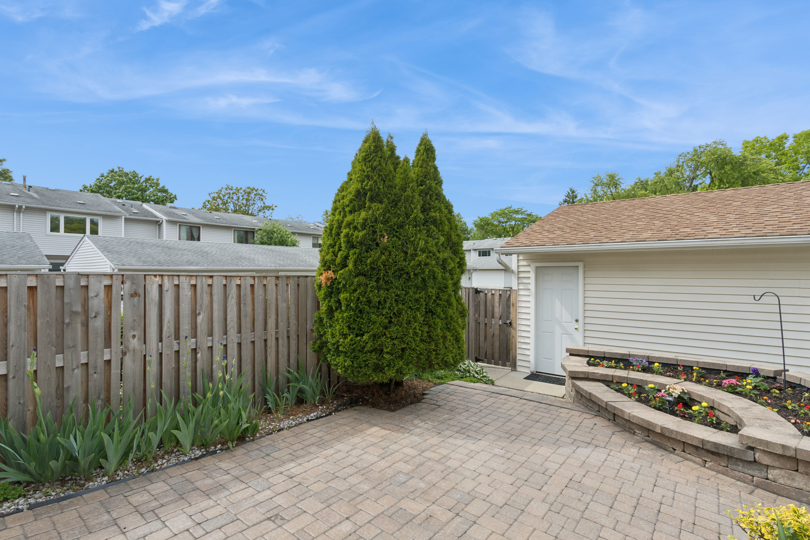 19 Wintergreen Court, Woodridge, IL 60517