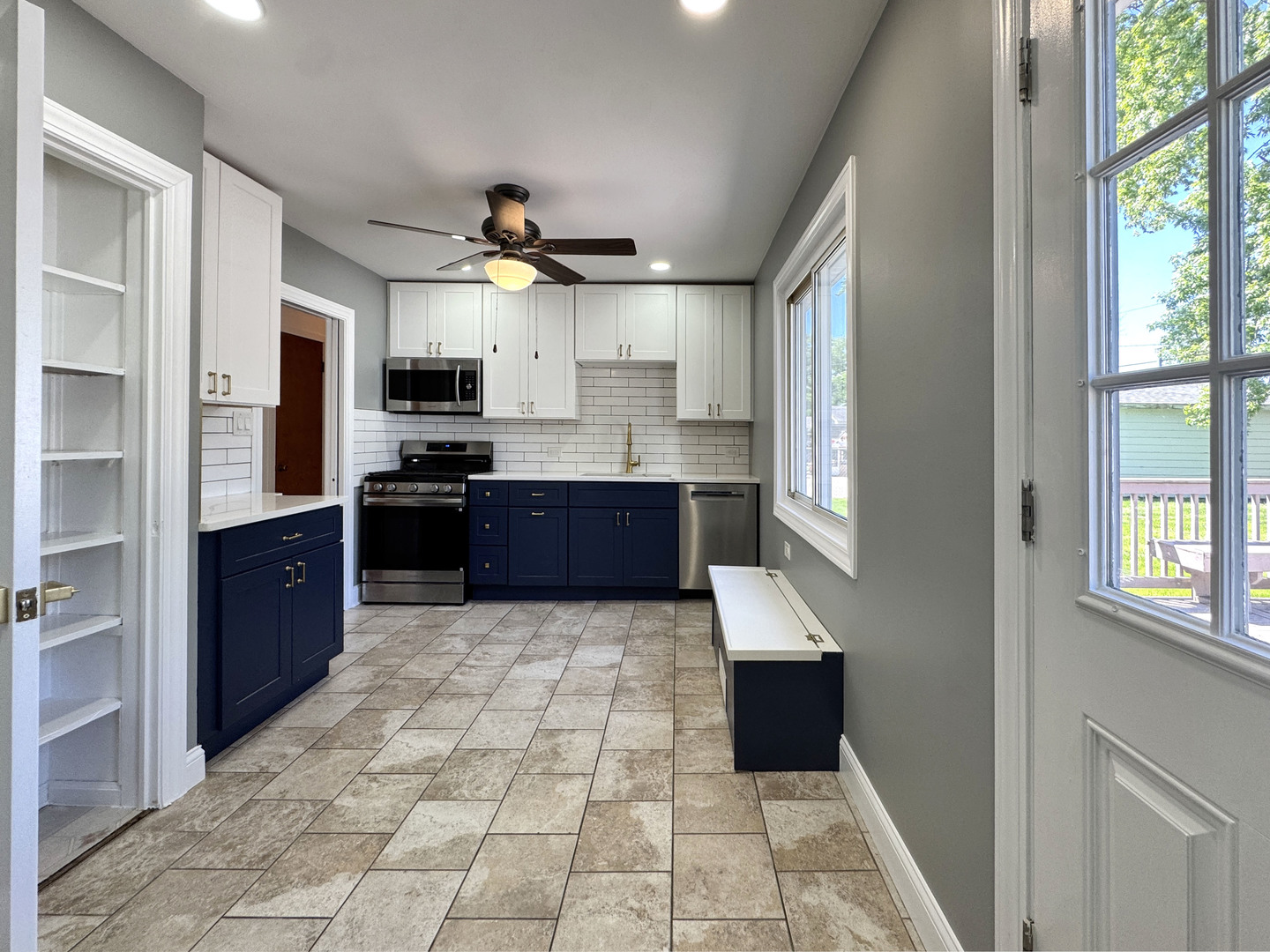 350 N 2nd Avenue, Villa Park, IL 60181