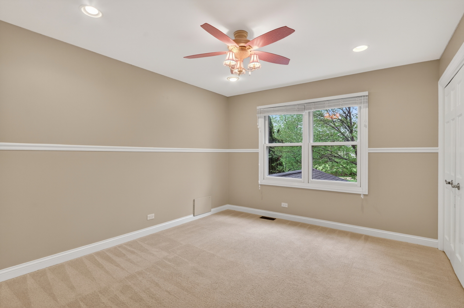 180 Red Hawk Path, Gilberts, IL 60136
