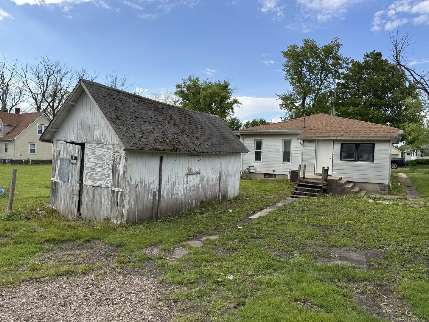 105 W Columbus Street, Sibley, IL 61773