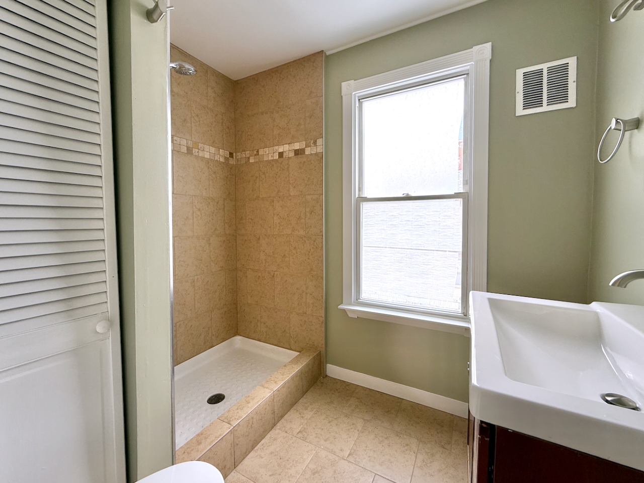 203 Symphony Way #B, Elgin, IL 60120