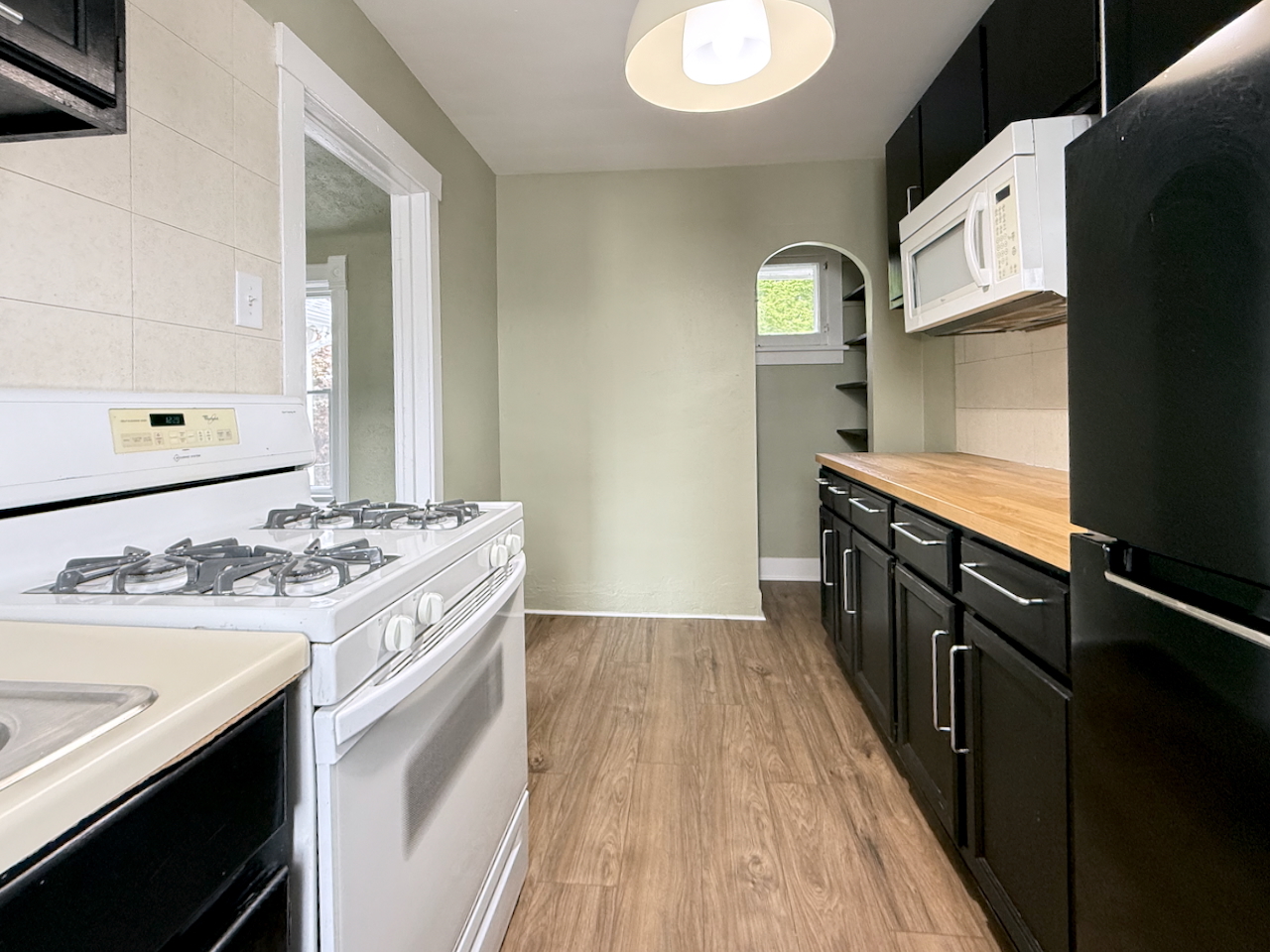 203 Symphony Way #B, Elgin, IL 60120