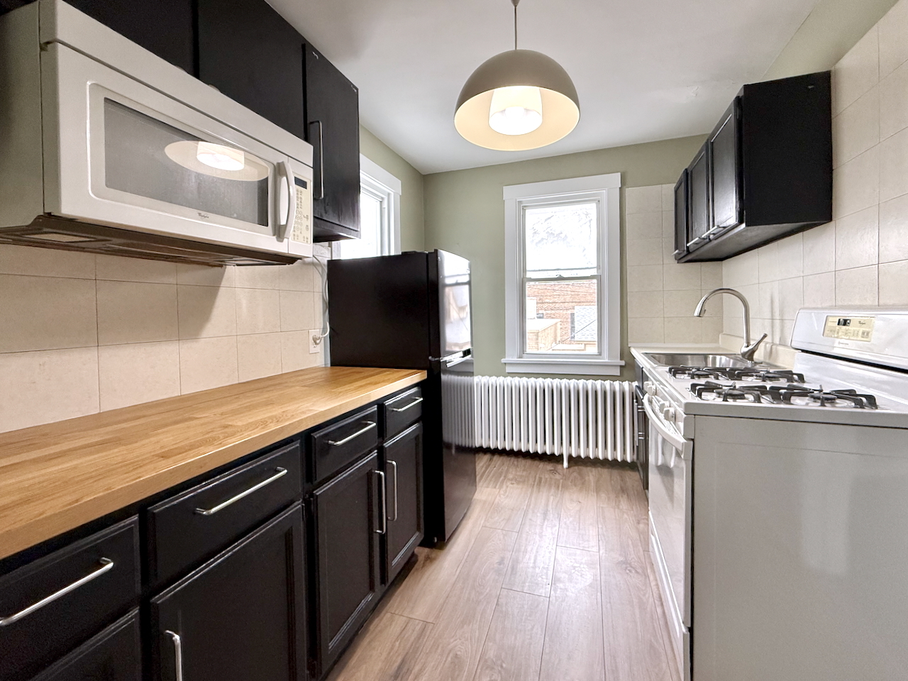 203 Symphony Way #B, Elgin, IL 60120