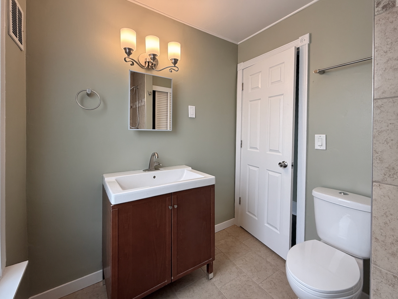 203 Symphony Way #B, Elgin, IL 60120