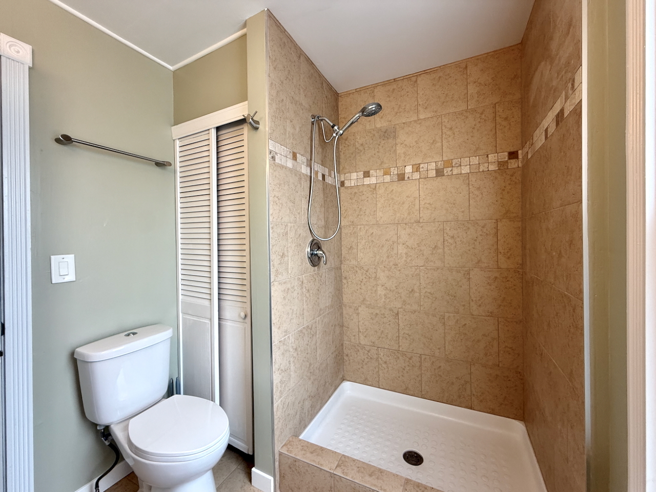 203 Symphony Way #B, Elgin, IL 60120