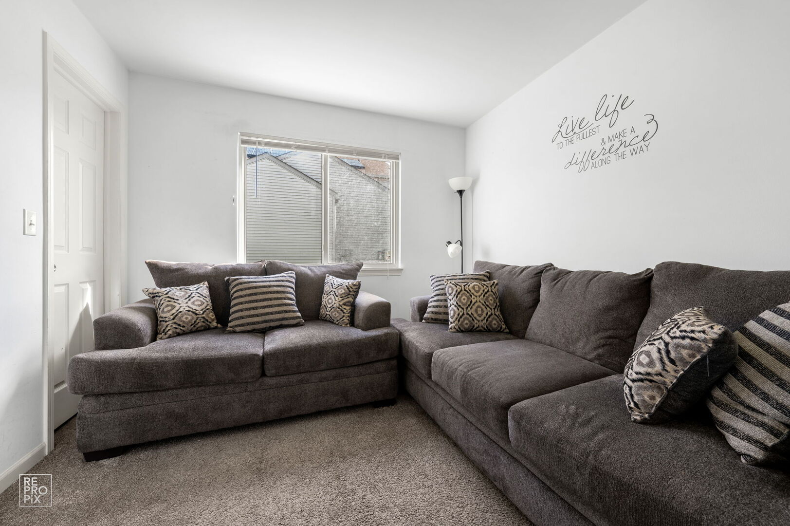 910 Great Plains Avenue, Matteson, IL 60443