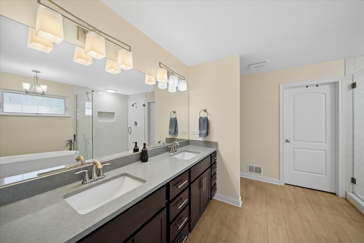 16533 W McKenzie Avenue, Lockport, IL 60441