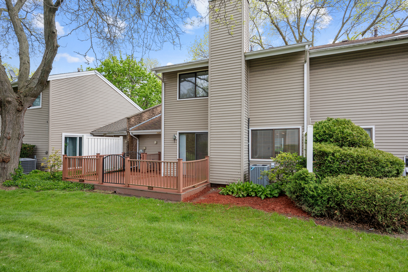 1624 E Waterford Lane, Palatine, IL 60074