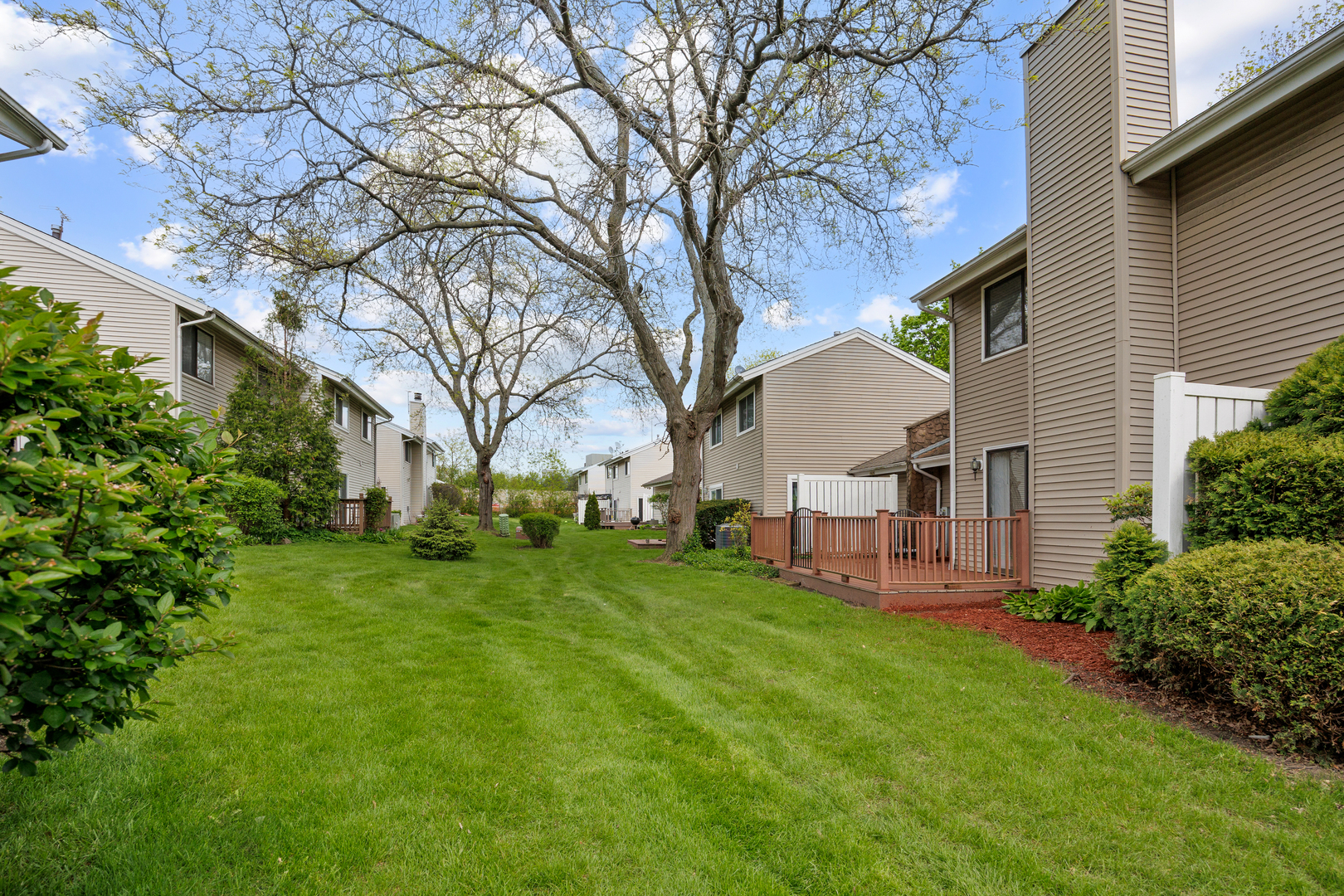 1624 E Waterford Lane, Palatine, IL 60074