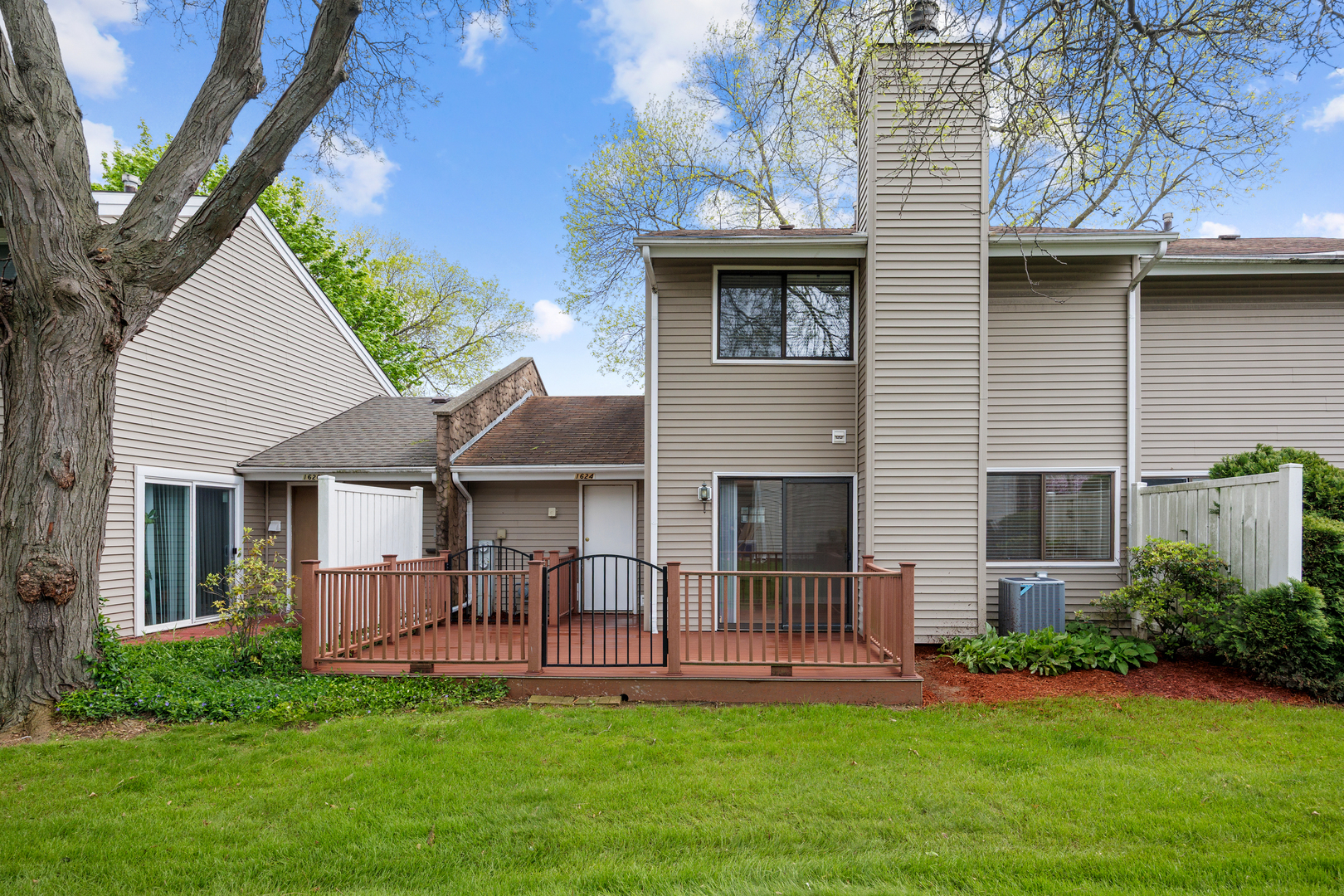 1624 E Waterford Lane, Palatine, IL 60074