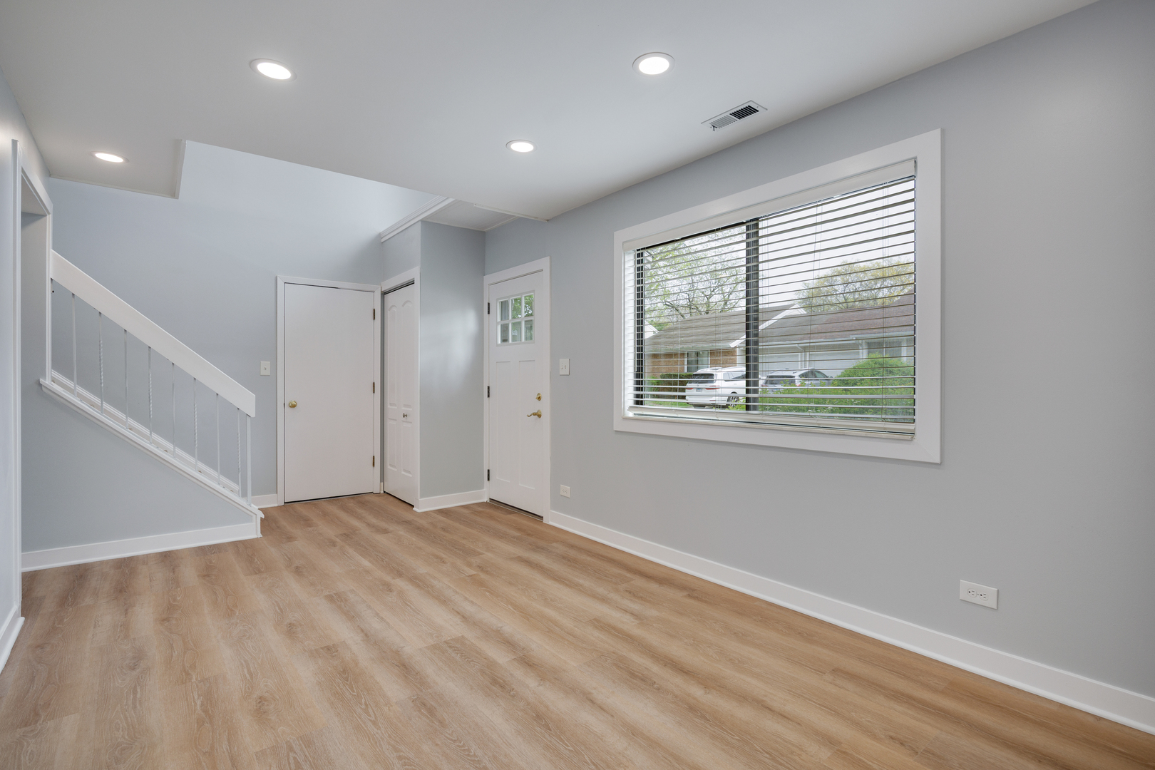 1624 E Waterford Lane, Palatine, IL 60074