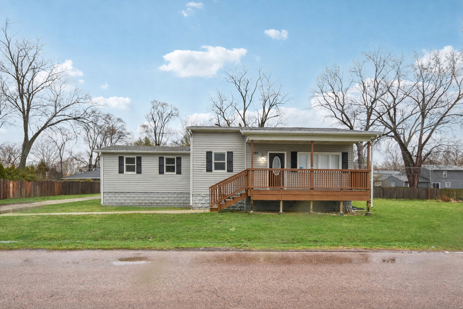 402 Lily Lane, Lakemoor, IL 60051