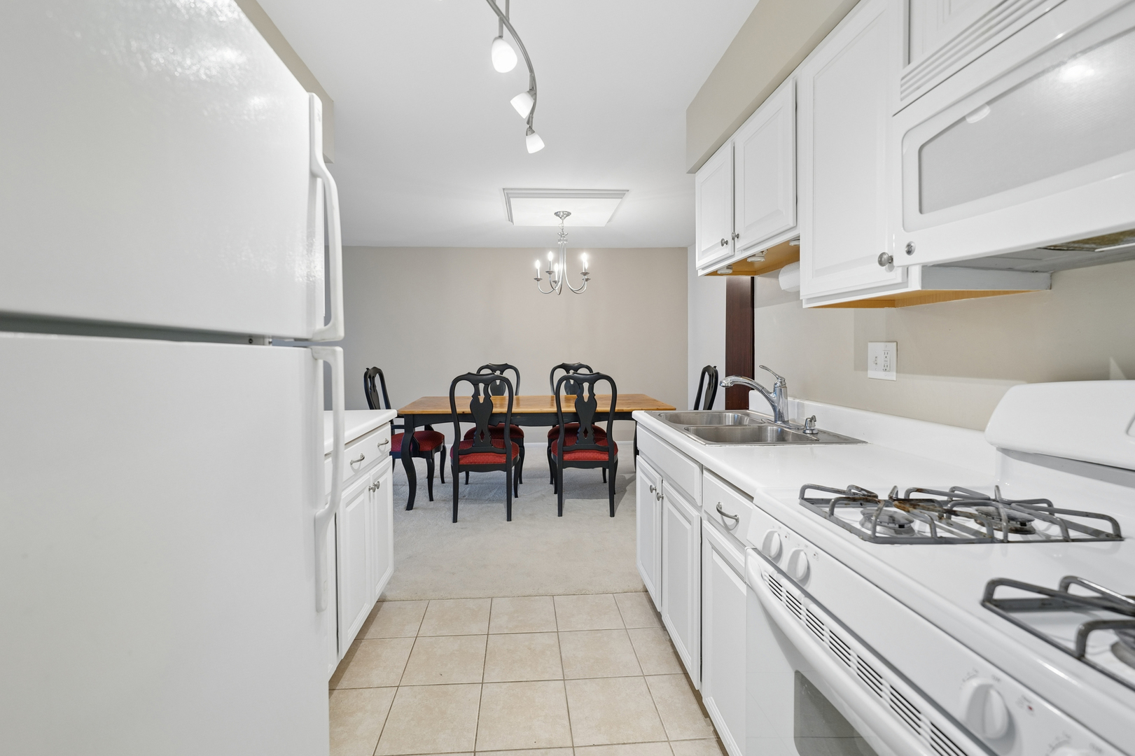 40 N Tower Road #11H, Oak Brook, IL 60523