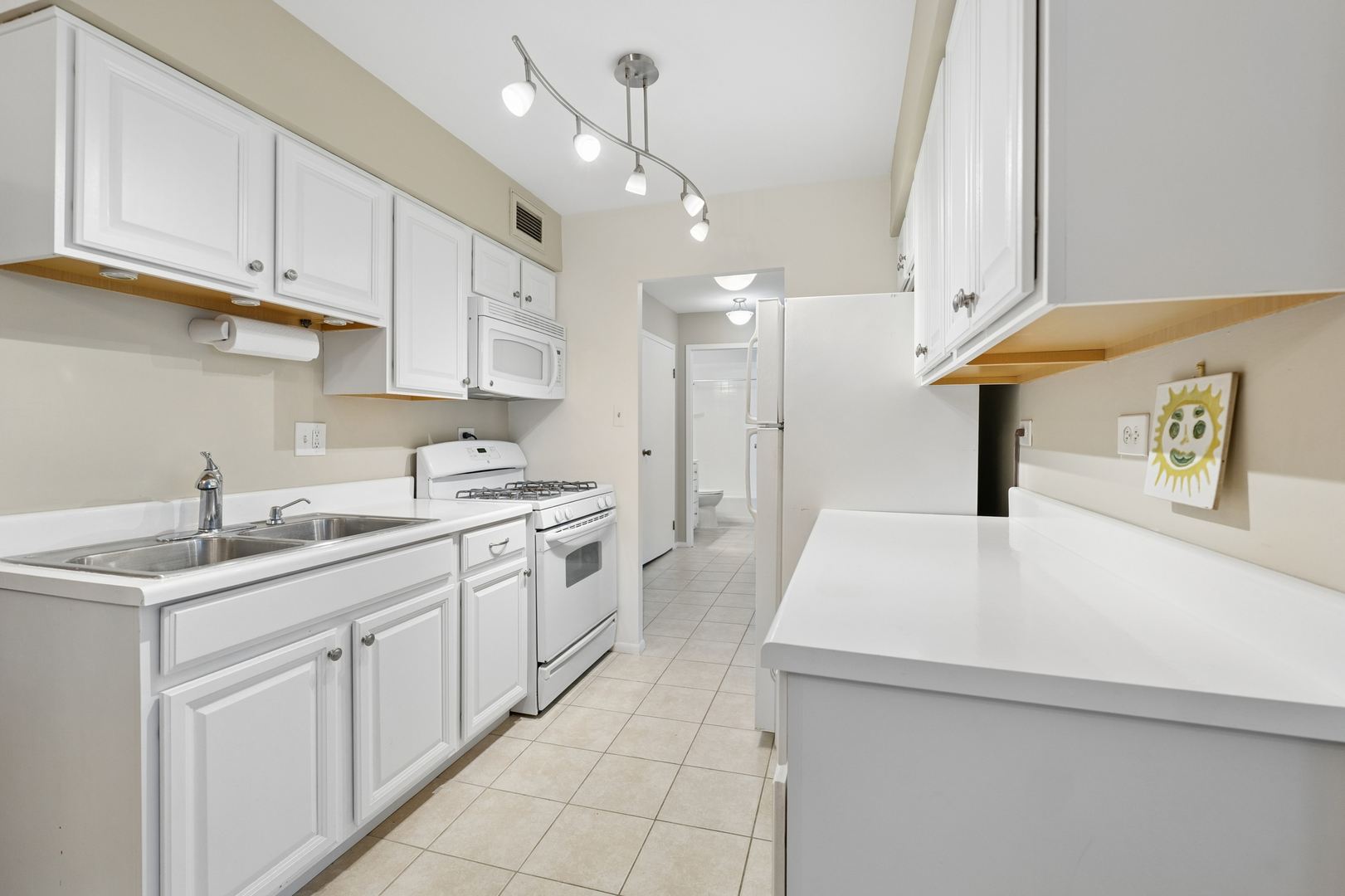40 N Tower Road #11H, Oak Brook, IL 60523