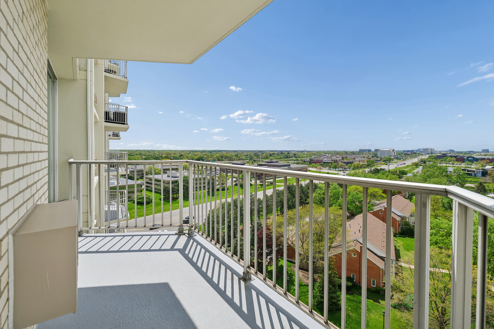 40 N Tower Road #11H, Oak Brook, IL 60523