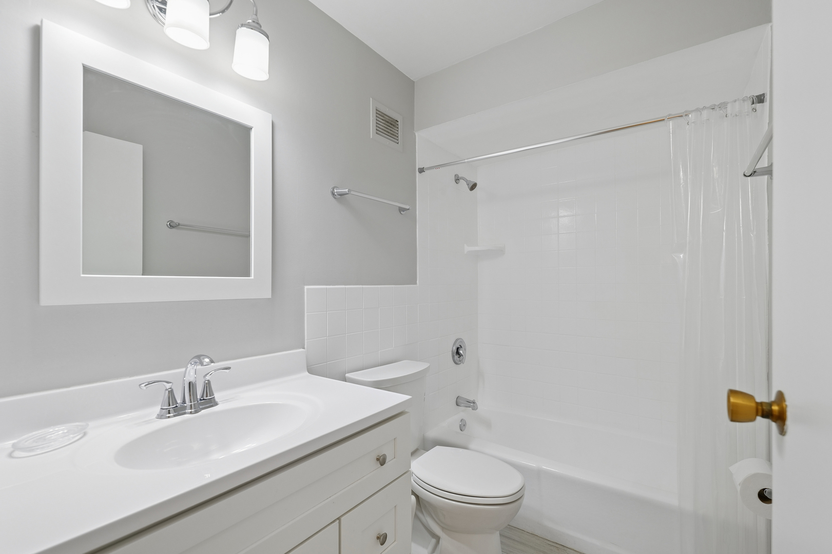 40 N Tower Road #11H, Oak Brook, IL 60523
