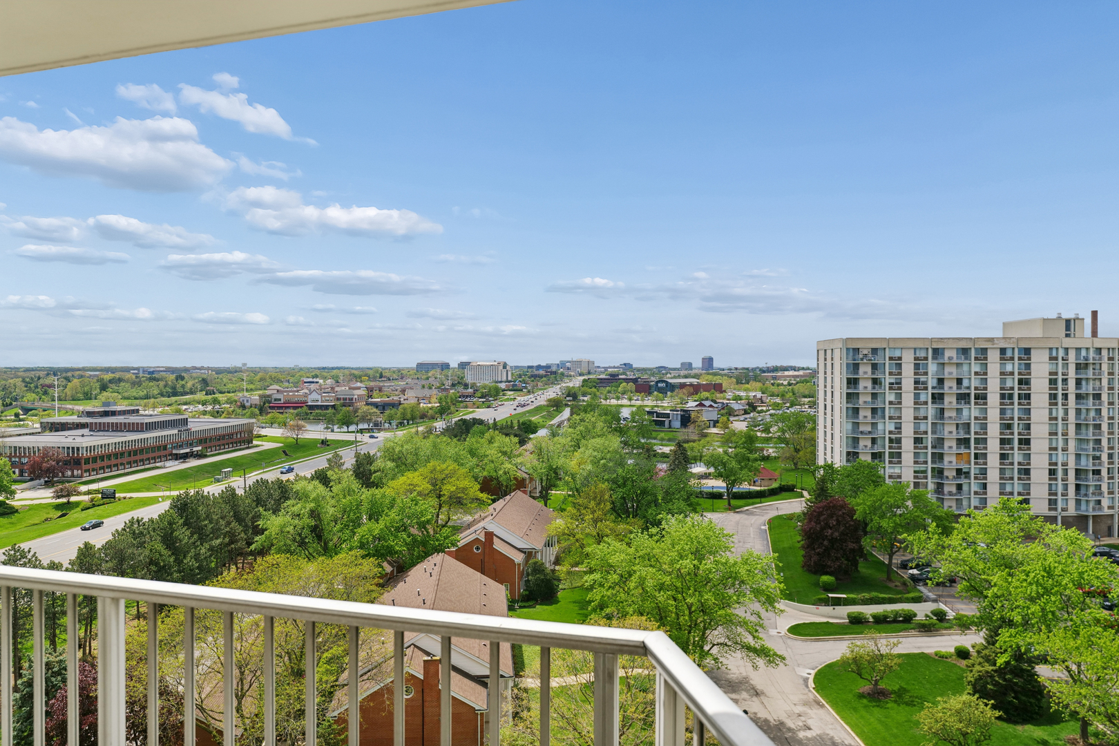 40 N Tower Road #11H, Oak Brook, IL 60523