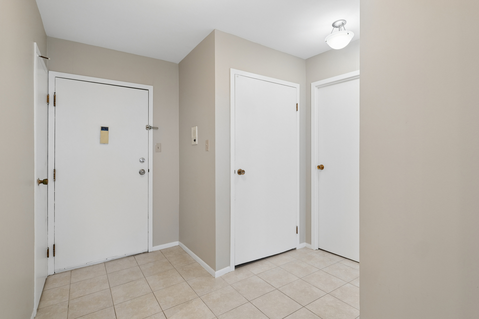 40 N Tower Road #11H, Oak Brook, IL 60523