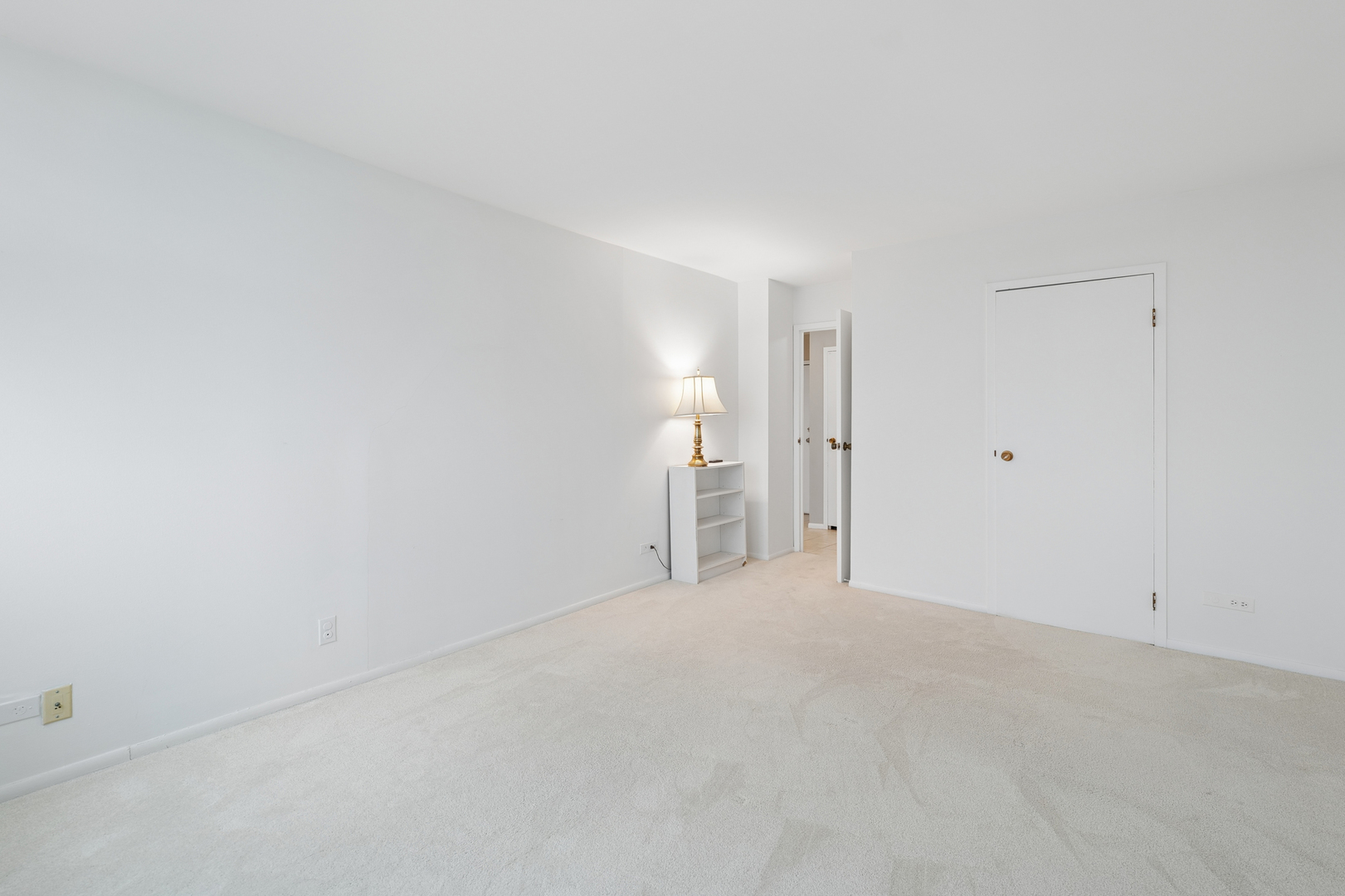 40 N Tower Road #11H, Oak Brook, IL 60523