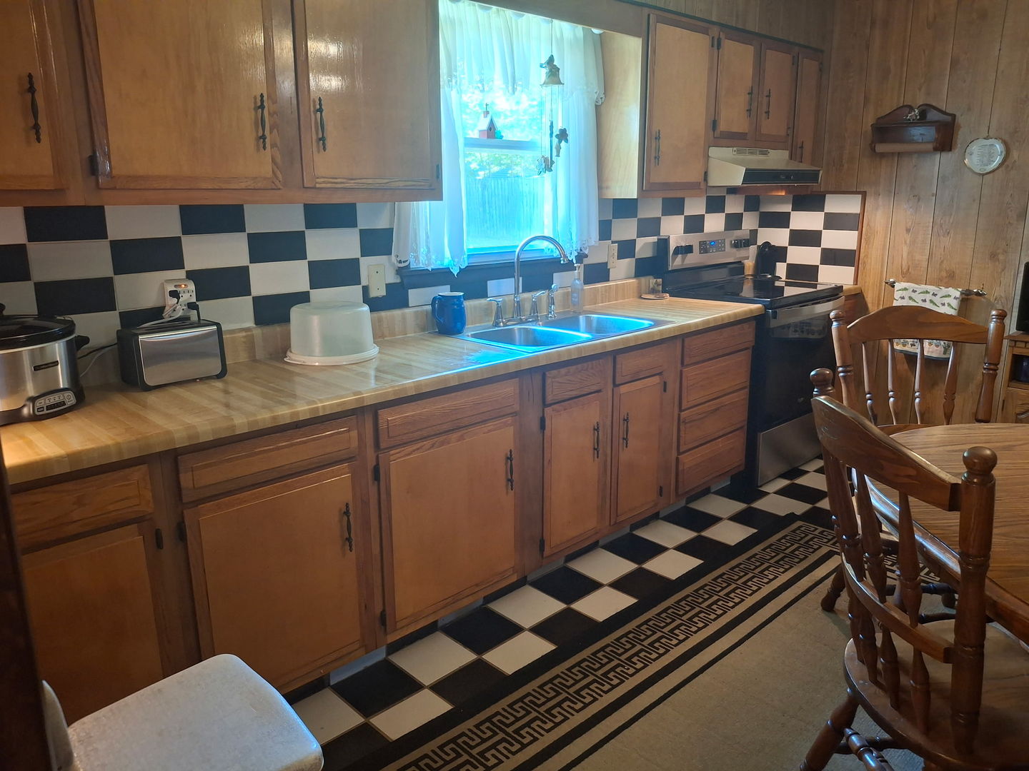 209 N West Street, Elkville, IL 62932