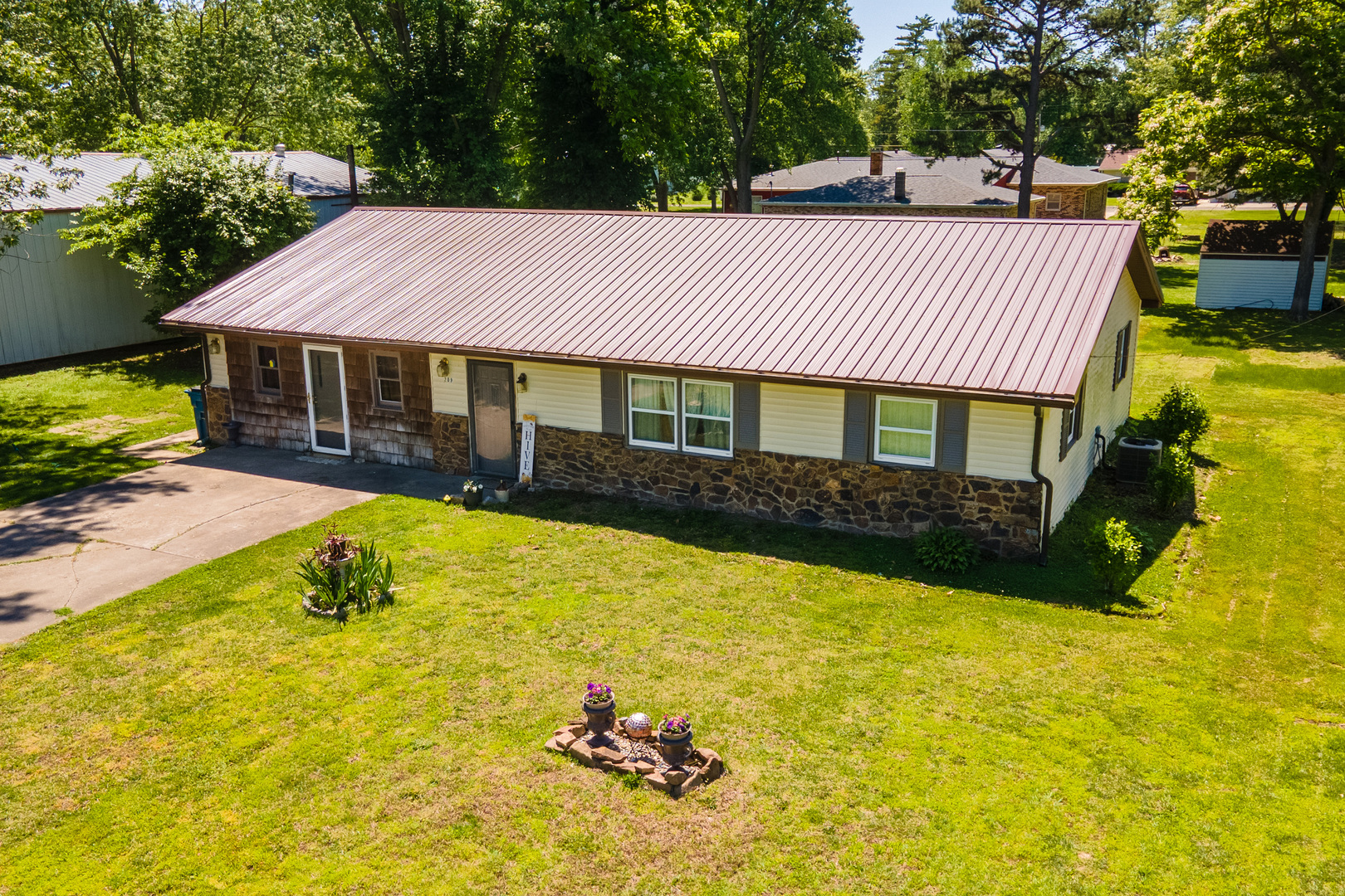 209 N West Street, Elkville, IL 62932