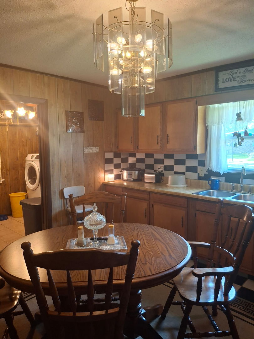209 N West Street, Elkville, IL 62932