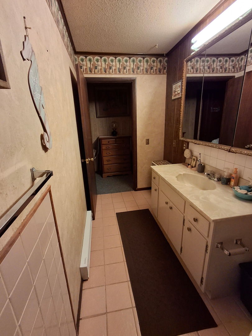 209 N West Street, Elkville, IL 62932
