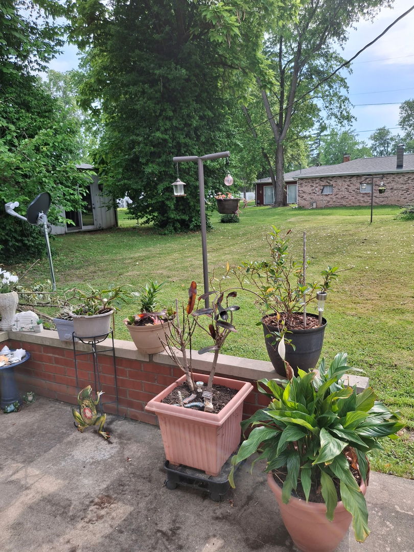 209 N West Street, Elkville, IL 62932