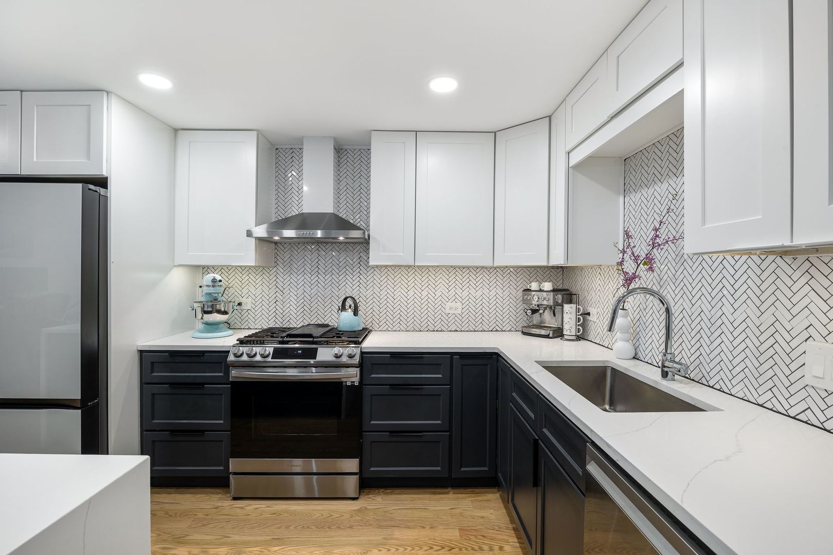 8560 W Foster Avenue #203, Norridge, IL 60706