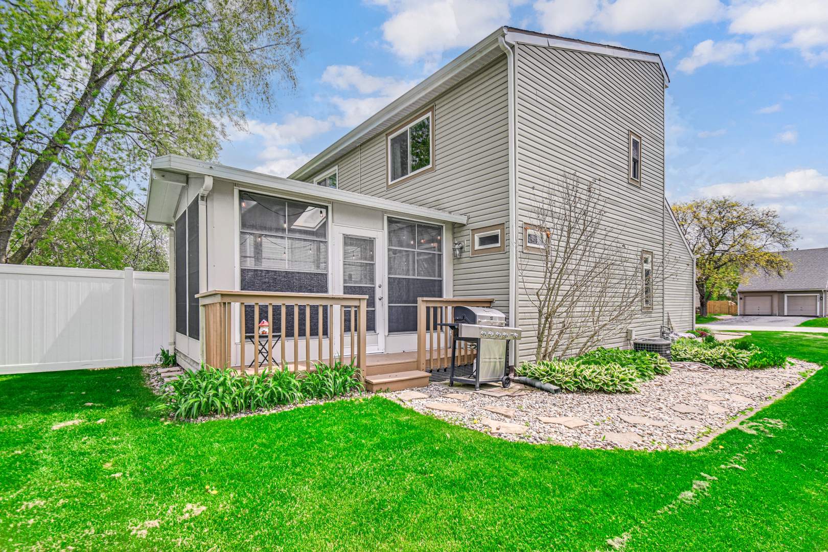 27W032 Cooley Avenue, Winfield, IL 60190