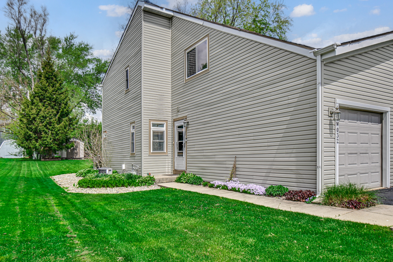 27W032 Cooley Avenue, Winfield, IL 60190