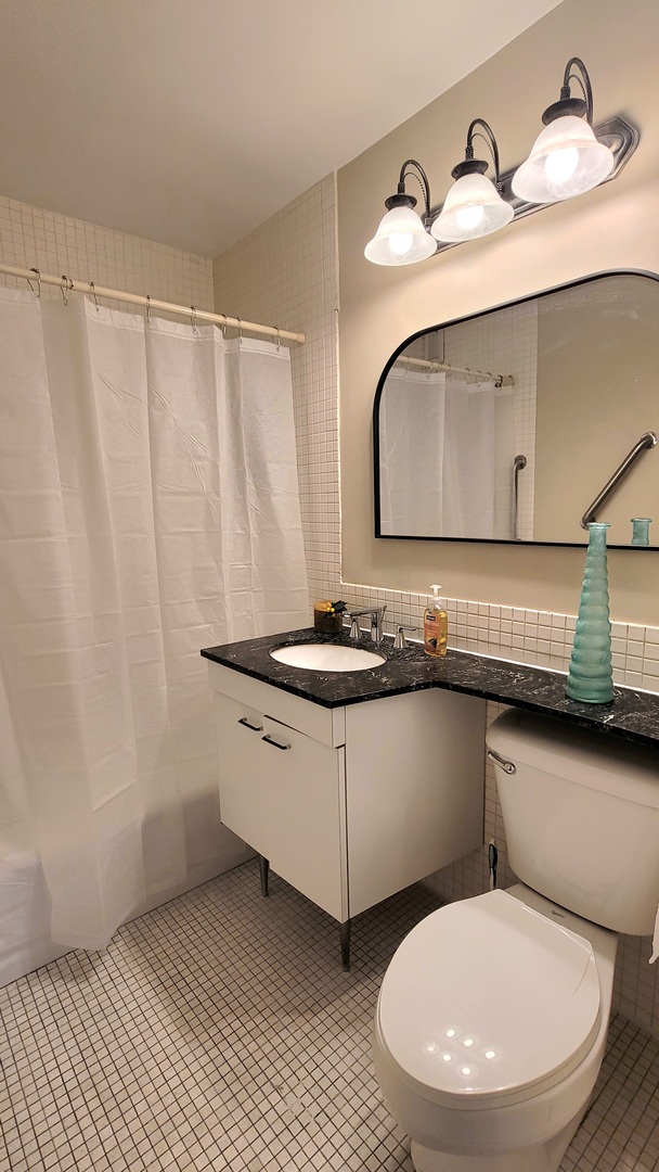 400 E Randolph Street #2812, Chicago, IL 60601