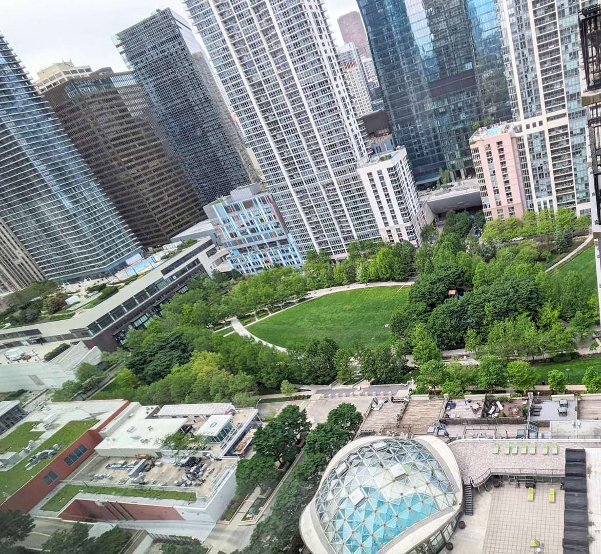 400 E Randolph Street #2812, Chicago, IL 60601
