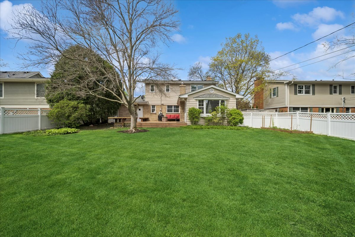 1317 Knollwood Road, Deerfield, IL 60015