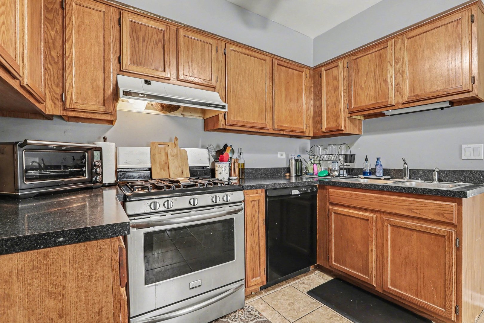2S750 Grove Lane #23-C, Warrenville, IL 60555