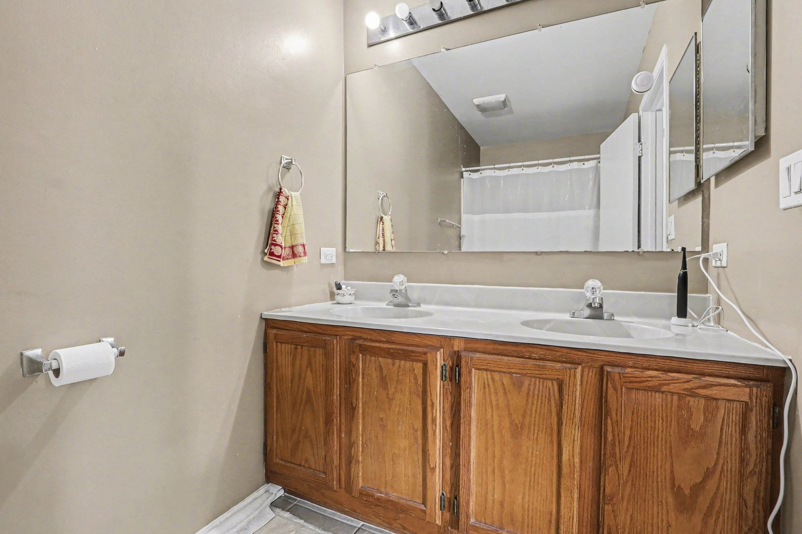 2S750 Grove Lane #23-C, Warrenville, IL 60555