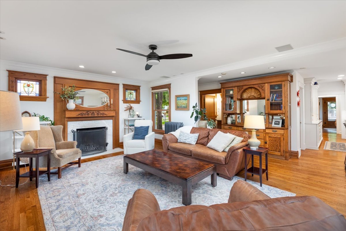 23 N Columbia Street, Naperville, IL 60540