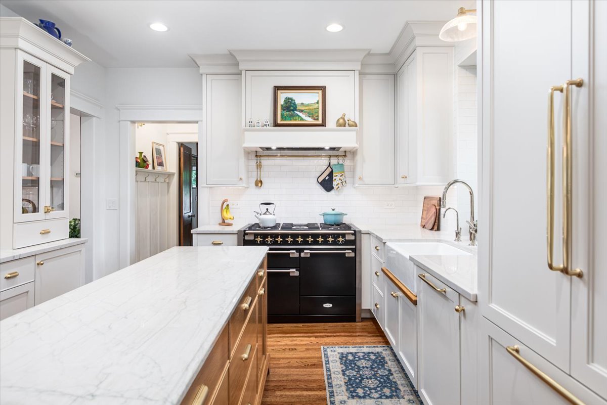 23 N Columbia Street, Naperville, IL 60540