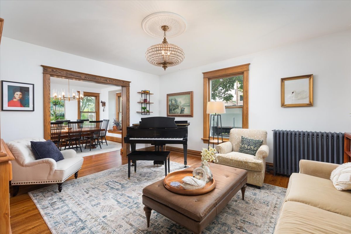 23 N Columbia Street, Naperville, IL 60540
