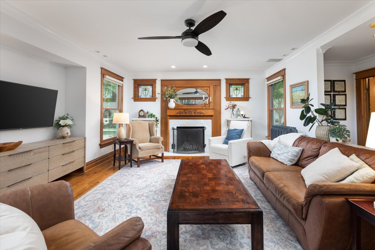 23 N Columbia Street, Naperville, IL 60540