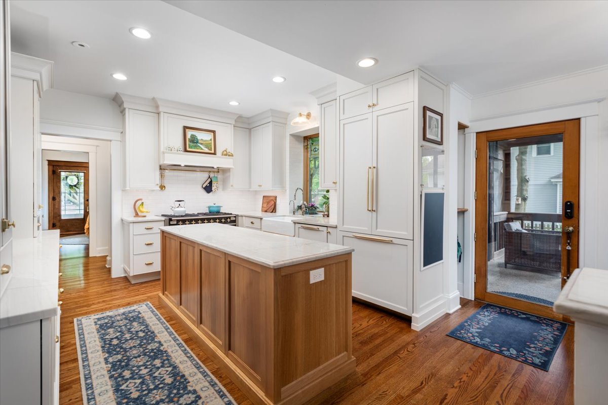 23 N Columbia Street, Naperville, IL 60540