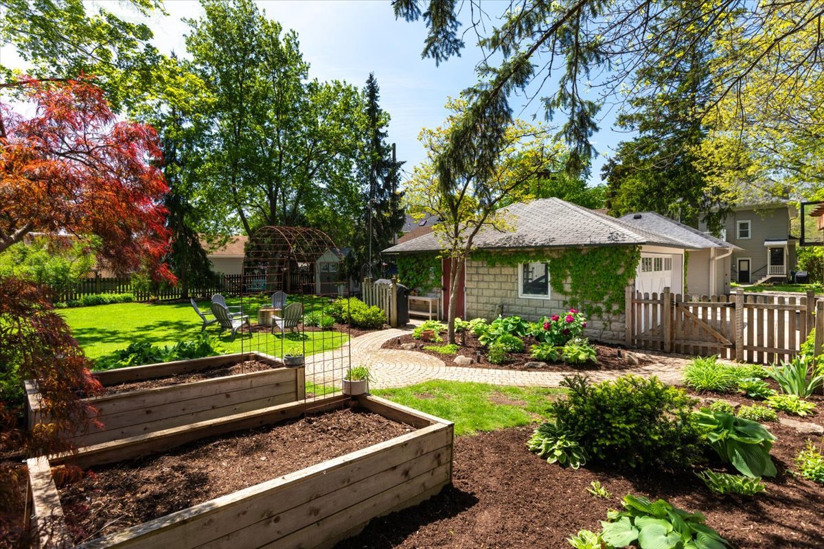 23 N Columbia Street, Naperville, IL 60540