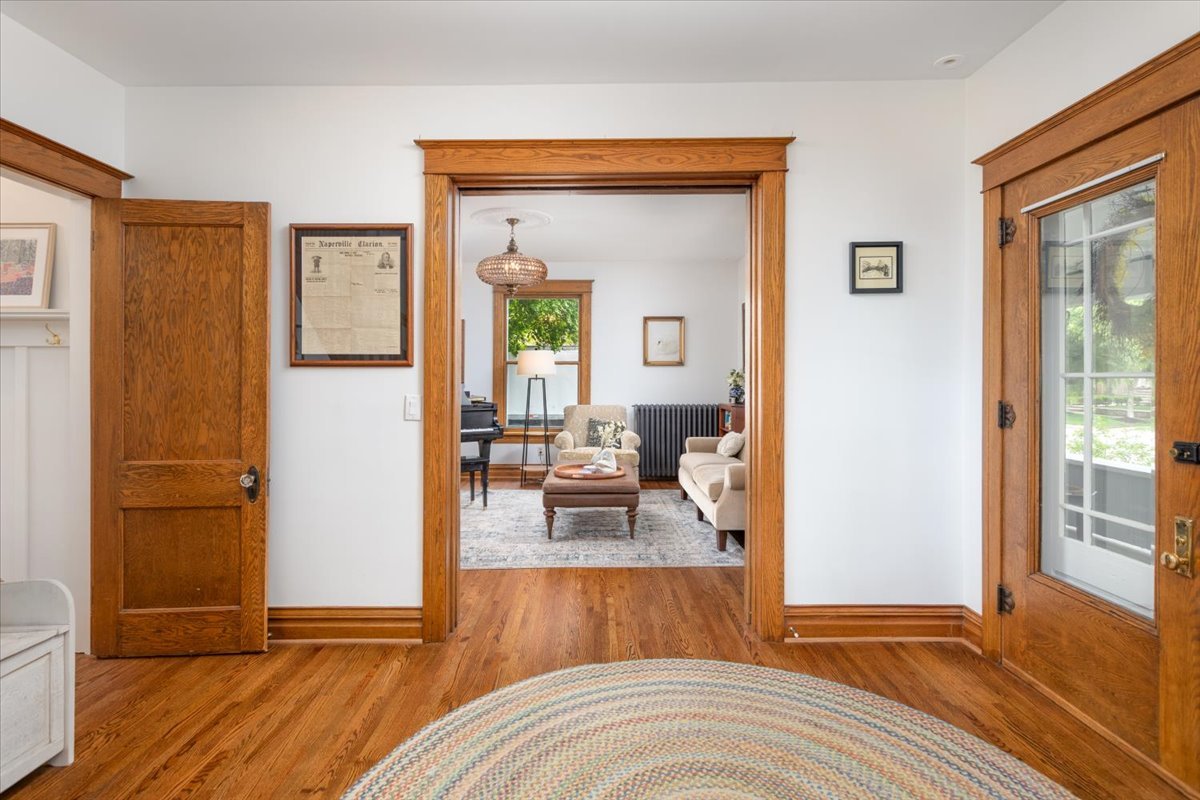 23 N Columbia Street, Naperville, IL 60540