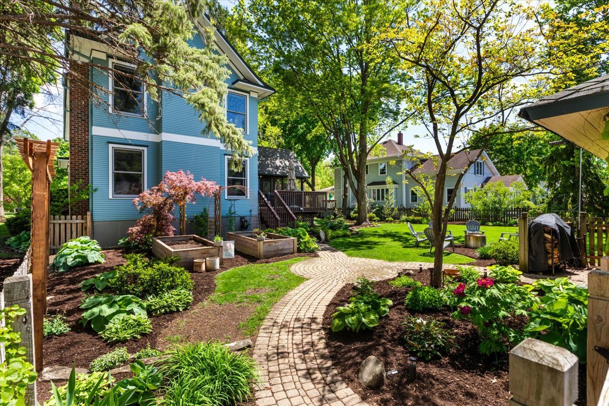 23 N Columbia Street, Naperville, IL 60540